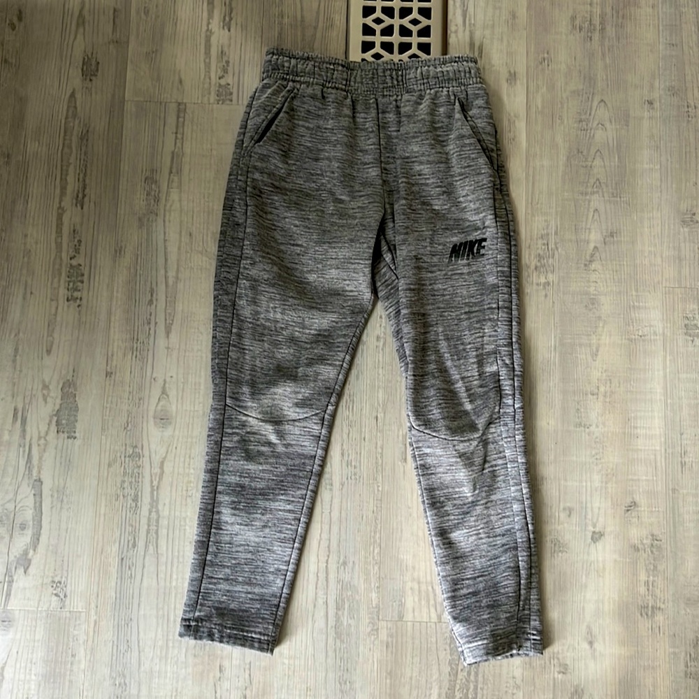 Boys Nike dri fit sweat pants size medium
